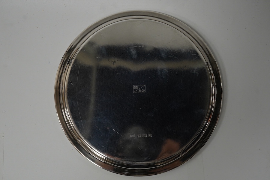 A modern circular silver salver, Historical Heirlooms Ltd, Birmingham, 1972, 20.2cm, with engraved inscription, 9.8oz.